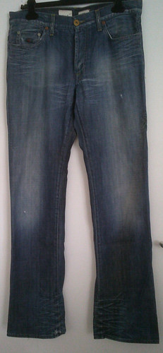 Blaue jeans mit - jeans, aufhellungen